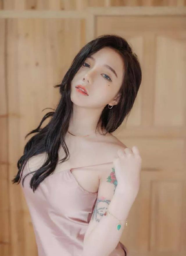 美女主播洛丽塔大哥晒出新写真 这肯定是大嫂吧!